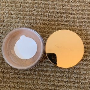 NWOT Bare Minerals SPF 15 Foundation